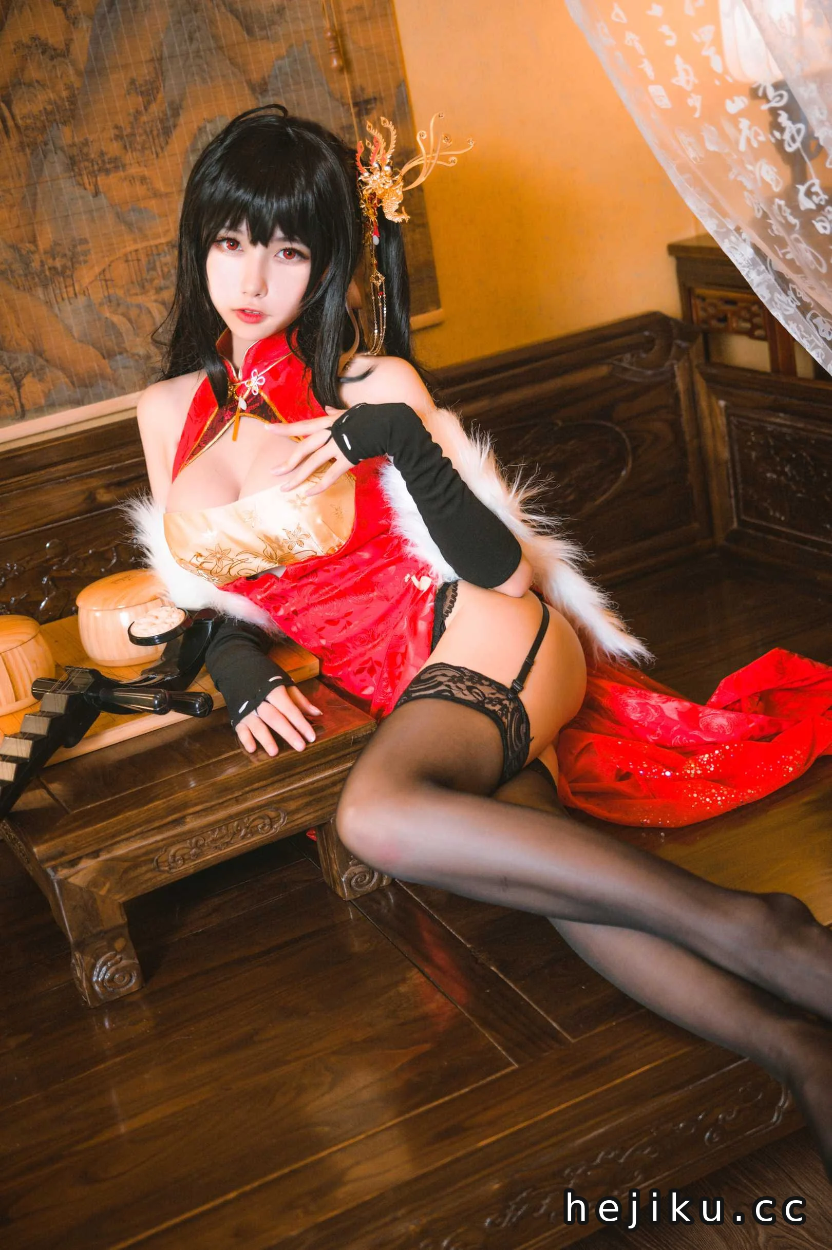 Momoko葵葵《大凤之旗袍》作品介绍：一袭红装里的华丽妩媚与古典气场插图