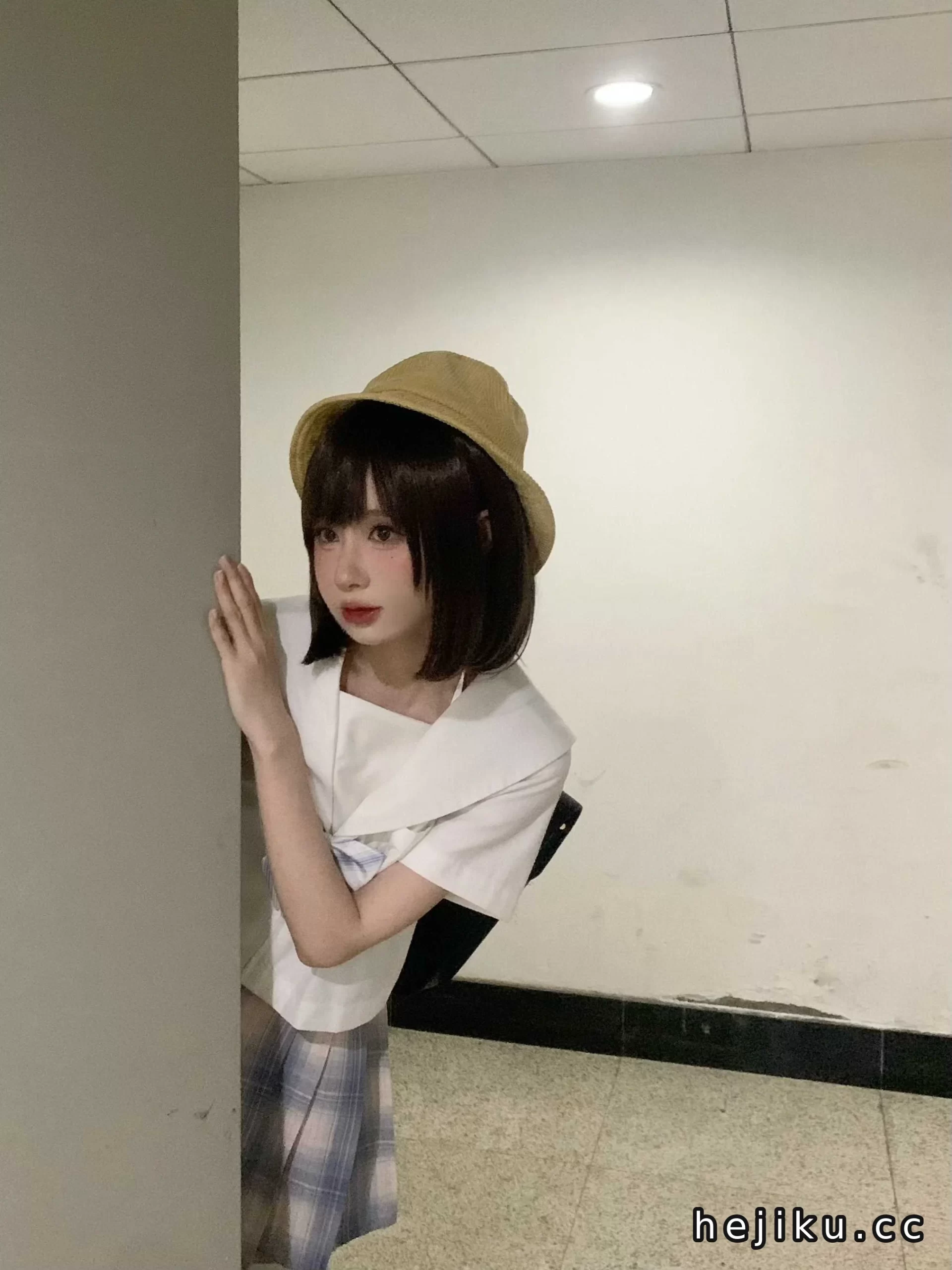 西园寺南歌《主人的任务》:带点调皮感的日常系写真作品插图